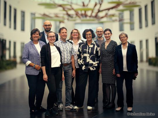 Der DBfK Bundesvorstand (v. l.): Sabine Berninger, Martin Dichter, Lina Gürtler, Stefan Werner, Andrea Uhlmann, Vera Lux, Johannes Wünscher, Elizabeth Tollenaere, Andrea Kiefer. 