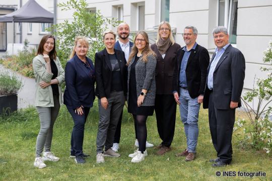 Das Team der Bundesgeschäftsstelle (v. l.): Martina Buls, Susanne Adjei, Ivonne Köhler-Roth, Robert Bitterlich, Sarah Fliesgen, Corinna Fritzsche, Ingo Böing und Peter Tackenberg (nicht im Bild: Katharina Ferber und Daniel Eisberg). Foto: Ines Grabner
