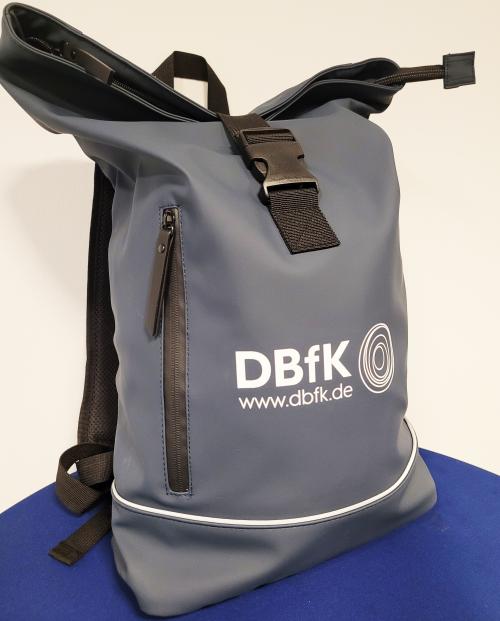 Den DBfK-Rolltop-Rucksack erhalten Mitglieder, die ein Neumitglied werben, als Dankeschön. 