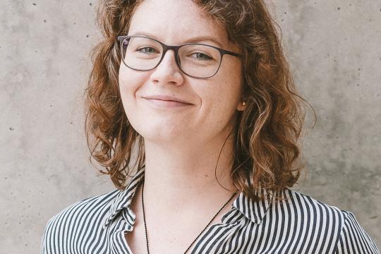 Infos zur Autorin: Claudia Szyca ist unterstützt seit Januar 2026 den DBfK Nordwest als Referentin für Politik und Recht.  Foto: Guido Kollmeier