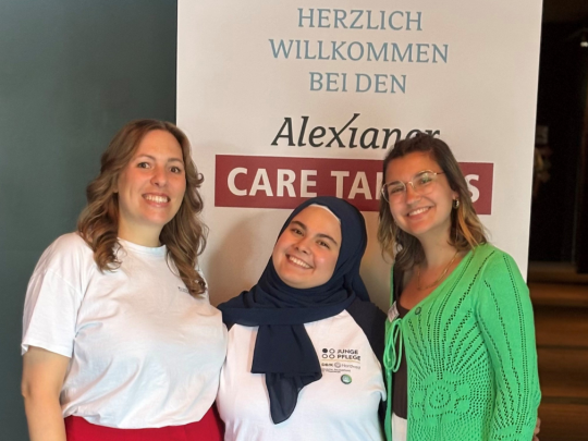 Als Vertreterinnen der AG Junge Pflege führten Florence Harzheim, Elif Köker und Vanessa Gaspar (v.l.) bei den Alexianer Care Days einen berufspolitischen Workshop durch.