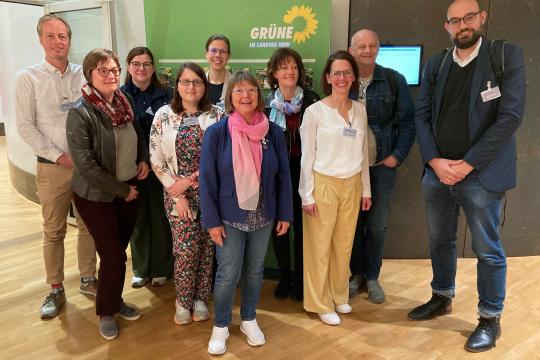 Für den DBfK beim Fachgespräch im Landtag dabei: Daniel Richter, Sabine Schiereck-Hollmann, Katja Beseoglu, Pia Hilscher, Leah Dörr, Rosi Ernst, Marlies Henschel-Kassing, Miriam Lohe, Stefan Frechen und Martin Dichter (v.l.n.r.)